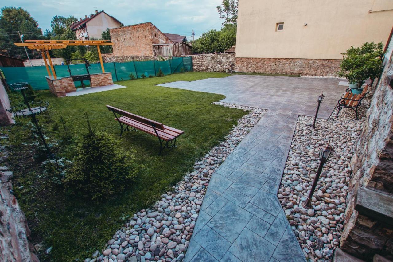 Vila ORIENT Hunedoara Extérieur photo